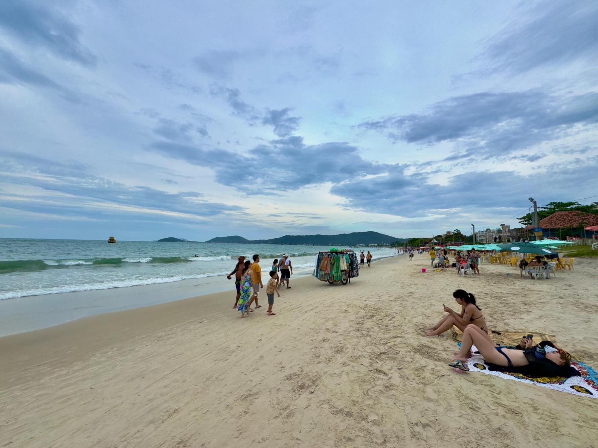 3d - 8 Pessoas Pe Na Areia Canasvieiras